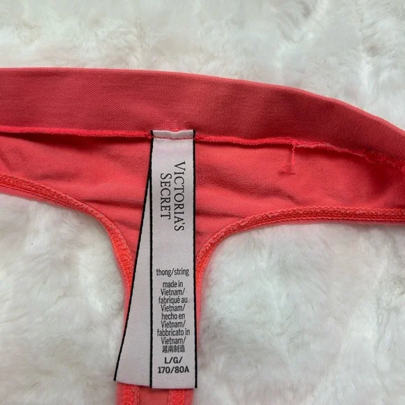 Victoria's Secret Thong Panty L - Picture 2 of 4